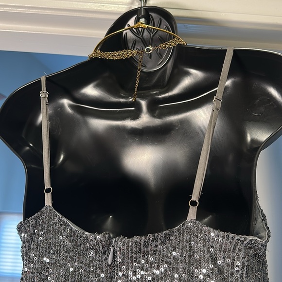 Elegant Black Sequin Dress - Picture 6 of 8